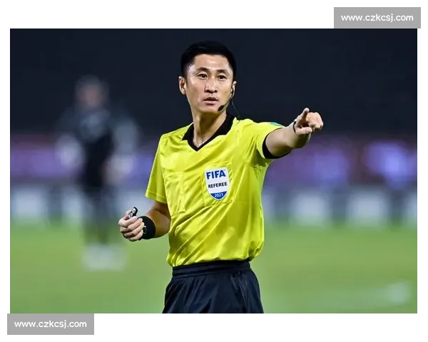 中国裁判马宁携海信 VAR 亮相世俱杯 执法与科技双突破 中国裁判马宁携海信 VAR 亮相世俱杯 执法与科技双突破